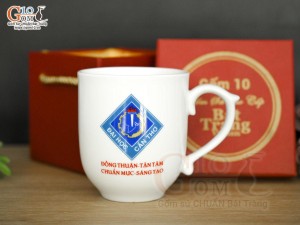 Cốc sứ men trắng dáng chóp lửa in logo quà tặng