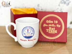 Cốc sứ men trắng dáng chóp lửa in logo quà tặng