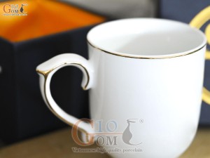 Cốc sứ men trắng dáng chóp lửa kẻ chỉ vàng kim 400ml