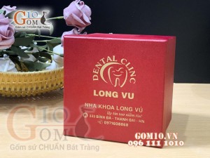 Cốc sứ quai tròn men trắng, in logo quà tặng Nha Khoa Long Vũ