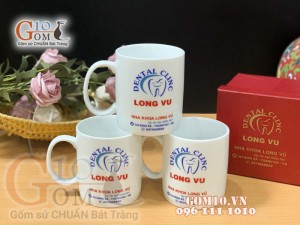 Cốc sứ quai tròn men trắng, in logo quà tặng Nha Khoa Long Vũ