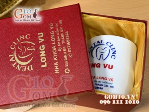Cốc sứ quai tròn men trắng, in logo quà tặng Nha Khoa Long Vũ