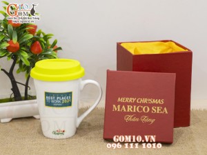 Cốc sứ men trắng dáng vát cao in logo quà tặng, nắp silicon