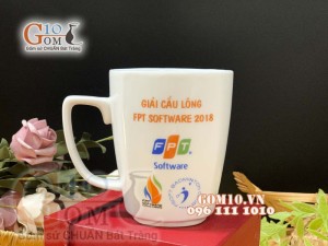 Cốc sứ men trắng dáng vuông, in logo quà tặng