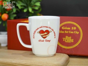 Cốc sứ men trắng dáng vuông, in logo quà tặng