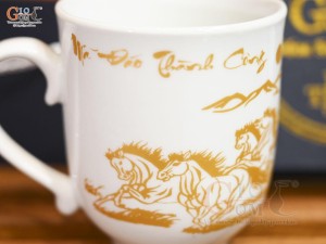 Cốc sứ men trắng họa tiết Mã Đáo Thành Công, 400ml
