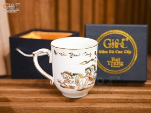 Cốc sứ men trắng họa tiết Mã Đáo Thành Công vàng kim, 400ml