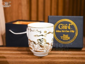 Cốc sứ men trắng họa tiết Mã Đáo Thành Công vàng kim, 400ml