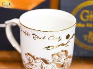 Cốc sứ men trắng họa tiết Mã Đáo Thành Công vàng kim, 400ml