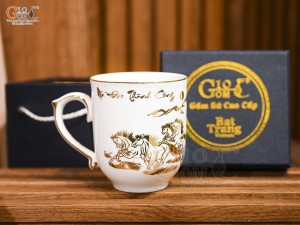 Cốc sứ men trắng họa tiết Mã Đáo Thành Công vàng kim, 400ml