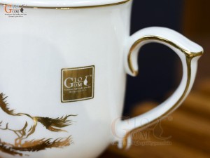 Cốc sứ men trắng họa tiết Mã Đáo Thành Công vàng kim có nắp, 400ml