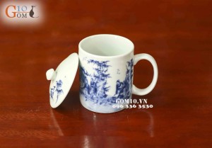 Cốc sứ men trắng quai tròn họa tiết Trúc Lâm Thất Hiền, có nắp - đường kính 8cm