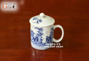 Cốc sứ men trắng quai tròn họa tiết Trúc Lâm Thất Hiền, có nắp - đường kính 8cm