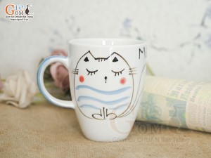 Cốc sứ men trắng vẽ Mèo Ú chỉ xanh, 280ml