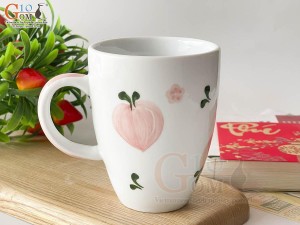 Cốc sứ men trắng vẽ trái Đào, 280ml