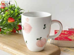 Cốc sứ men trắng vẽ trái Đào, 280ml