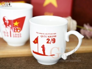 Cốc sứ mừng Đại lễ kỷ niệm 80 năm Cách mạng tháng 8 và Quốc khánh 2/9