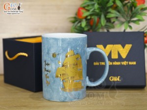 Cốc sứ quai tròn men đá cảnh Thuận Buồm Xuôi Gió in logo VTV8, màu thiên thanh 450ml