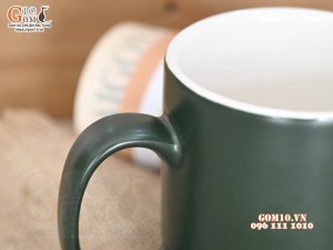 Cốc sứ quai tròn men mát màu xanh lục bảo lòng trắng