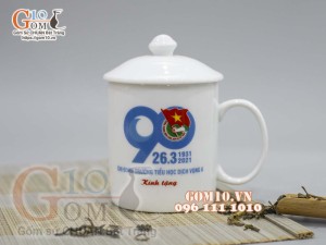 Cốc sứ quai tròn men trắng, có nắp in logo
