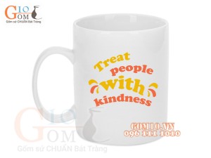 Cốc sứ quai tròn men trắng, in chữ TREAT PEOPLE WITH KINDNESS, 350ml