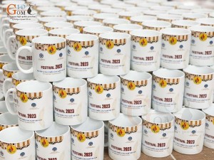 Cốc sứ quai tròn men trắng, in logo quà tặng