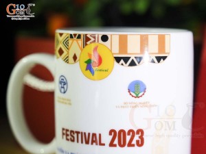 Cốc sứ quai tròn men trắng, in logo quà tặng FESTIVAL 2023