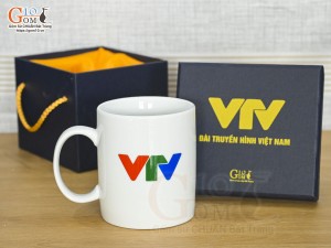 Cốc sứ quai tròn men trắng in logo VTV, 350ml