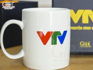 Cốc sứ quai tròn men trắng in logo VTV, 350ml