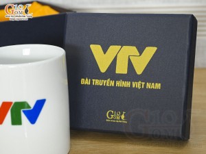 Cốc sứ quai tròn men trắng in logo VTV, 350ml