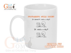 Cốc sứ quai tròn men trắng lập trình viên, in hình PROGRAMMERS WHILE CODING, 350ml