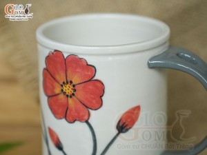 Cốc sứ vuốt tay xuất dư Châu Âu, quai nắm men bóng vẽ hoa đỏ, 450ml