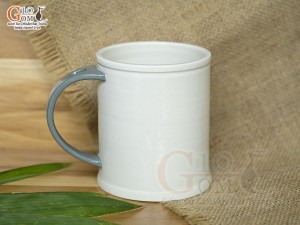 Cốc sứ vuốt tay xuất dư Châu Âu, quai nắm men bóng vẽ hoa đỏ, 450ml