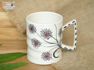 Cốc sứ vuốt tay xuất dư Châu Âu, quai vuông vẽ hoa châm, 450ml