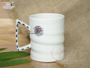 Cốc sứ vuốt tay xuất dư Châu Âu, quai vuông vẽ hoa châm, 450ml