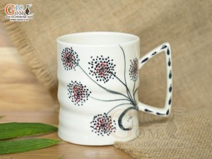 Cốc sứ vuốt tay xuất dư Châu Âu, quai vuông vẽ hoa châm, 450ml