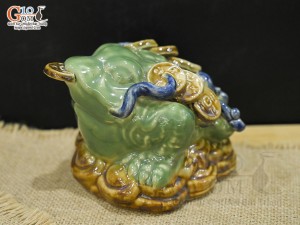 Cóc Tài lộc men xanh ngậm tiền vàng, cao 10cm