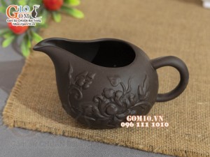 Cốc tống gốm đen khắc hoa Sen