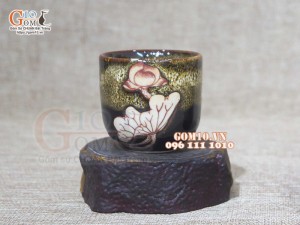 Cốc trà xanh nhỏ men hỏa biến gấm vàng khắc sen