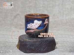 Cốc trà xanh nhỏ men hỏa biến xanh đá khắc sen