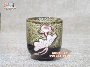 Cốc trà xanh thấp men hỏa biến gấm vàng khắc sen