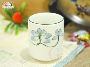 Cốc trụ men kem vẽ hoa Sen xanh, 180ml