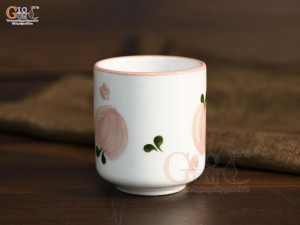 Cốc trụ men trắng vẽ quả đào chỉ hồng dung tích 180ml
