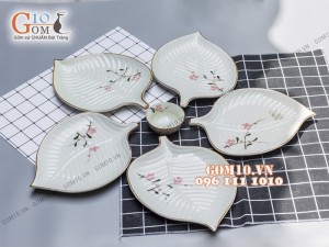 Set 5 đĩa lá trầu men kem vẽ hoa Đào xếp cánh hoa nhỏ