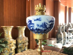 Đèn dầu chân đồng men lam cảnh sơn thuỷ
