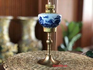 Đèn dầu chân đồng men lam cảnh sơn thuỷ