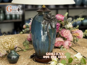 Đèn ngủ men hỏa biến đắp nổi cánh hoa, cao 57cm