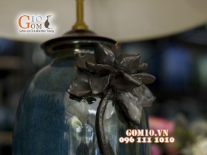 Đèn ngủ men hỏa biến đắp nổi cánh hoa, cao 57cm