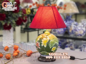 Đèn sứ Phong Thủy men màu vẽ Cá Chép Liên Hoa nền xanh, cao 52cm