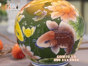 Đèn sứ Phong Thủy men màu vẽ Cá Chép Liên Hoa nền xanh, cao 52cm